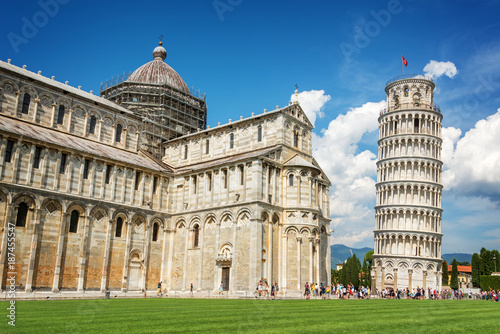 Fotomurale Leaning tower of Pisa and the cathedral (Duomo) in Pisa, Tuscany, Italy