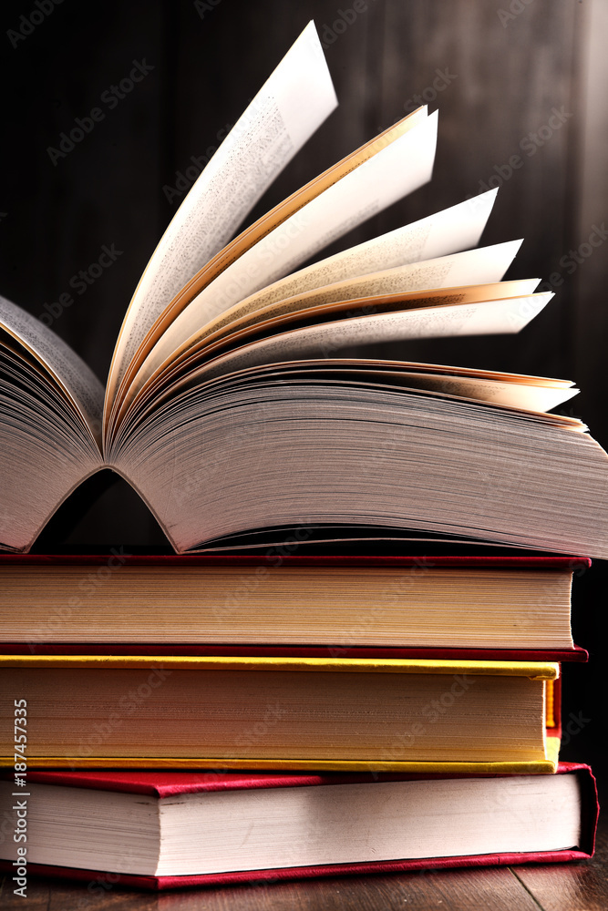 Obraz premium Composition with open book on the table