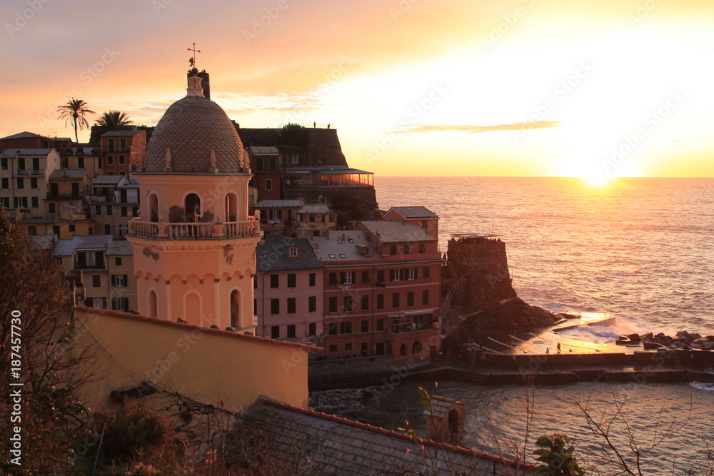 coucher de soleil sur Vernazza, Cinque Terre, Italie