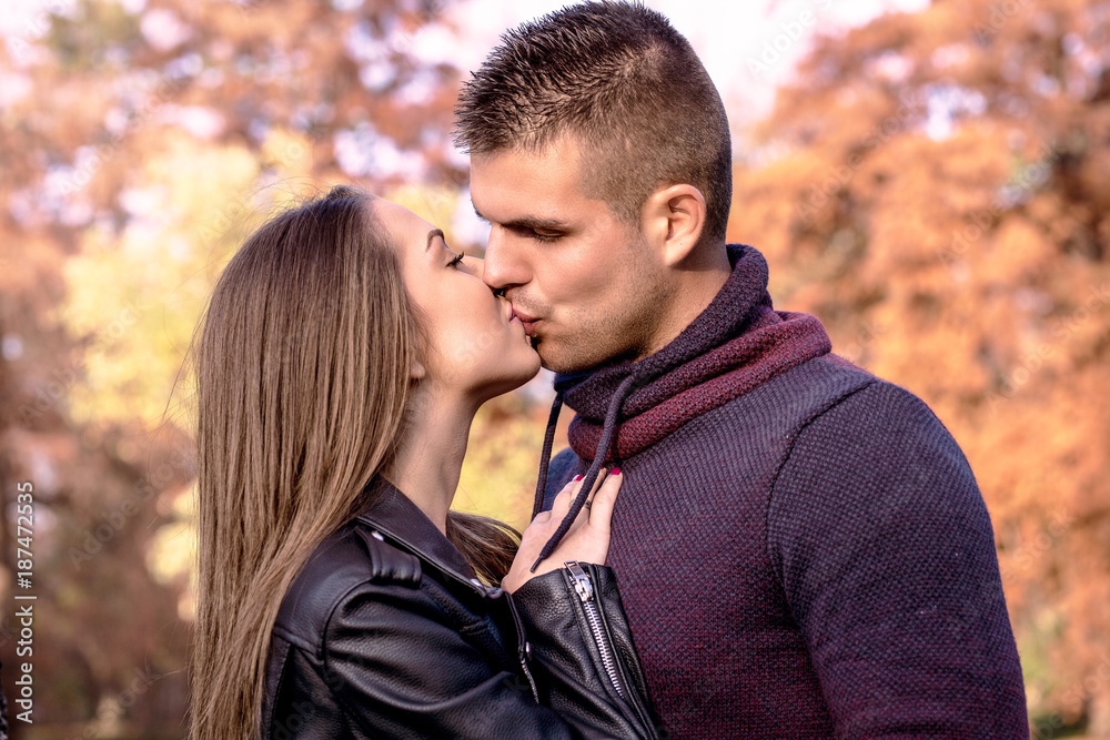 Fototapeta premium Happy young couple in autumn park
