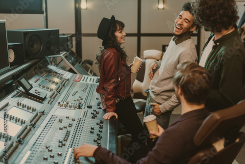 Foto music band having fun at sound recording studio