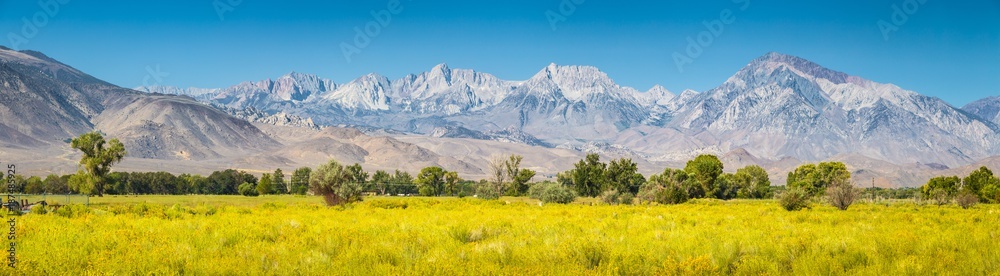 Eastern Sierra Nevada mountain range in summer, Bishop, California, USA