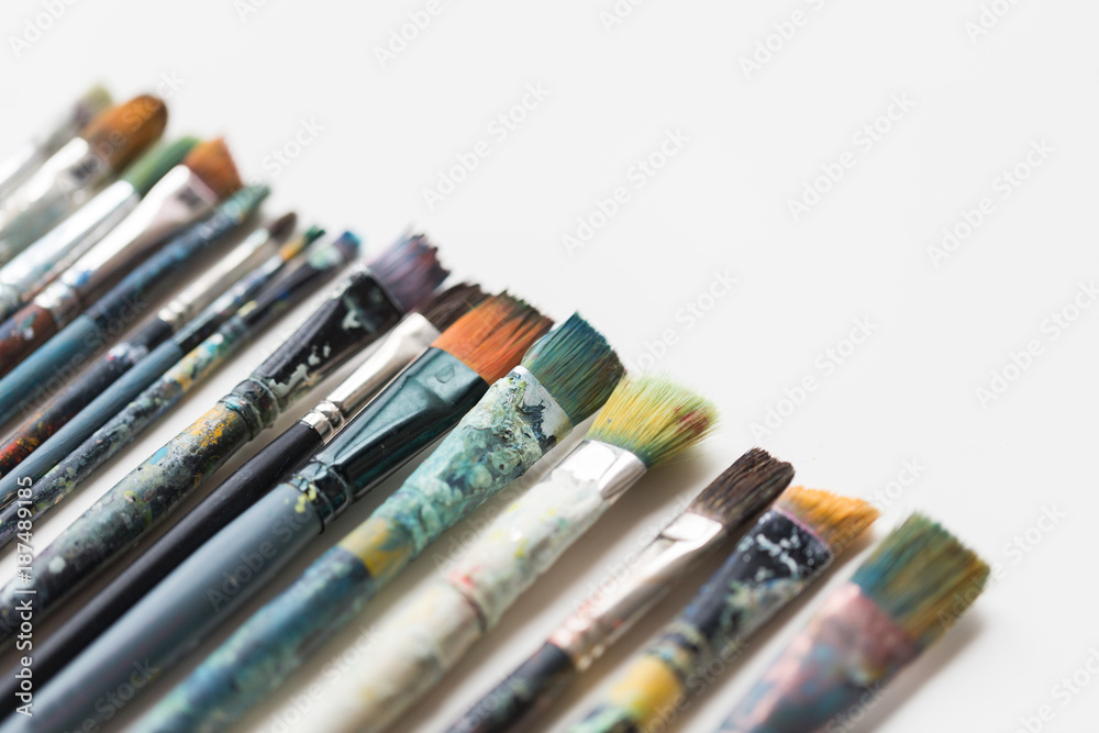 Fototapeta premium dirty paintbrushes