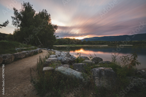 La promenade Robert Hainard    Yverdon-les-Bains  au bord du Lac de Neuch  tel