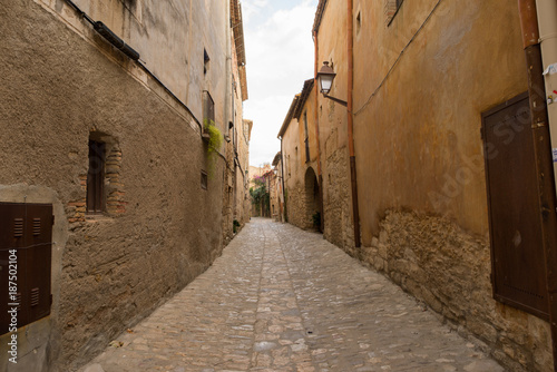 Fototapeta Naklejka Na Ścianę i Meble -  The town of Peratallada in the province of Girona