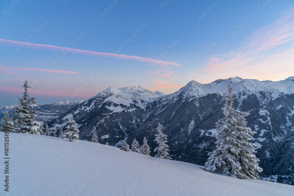 Verschneite Winterlandschaft in den Alpen