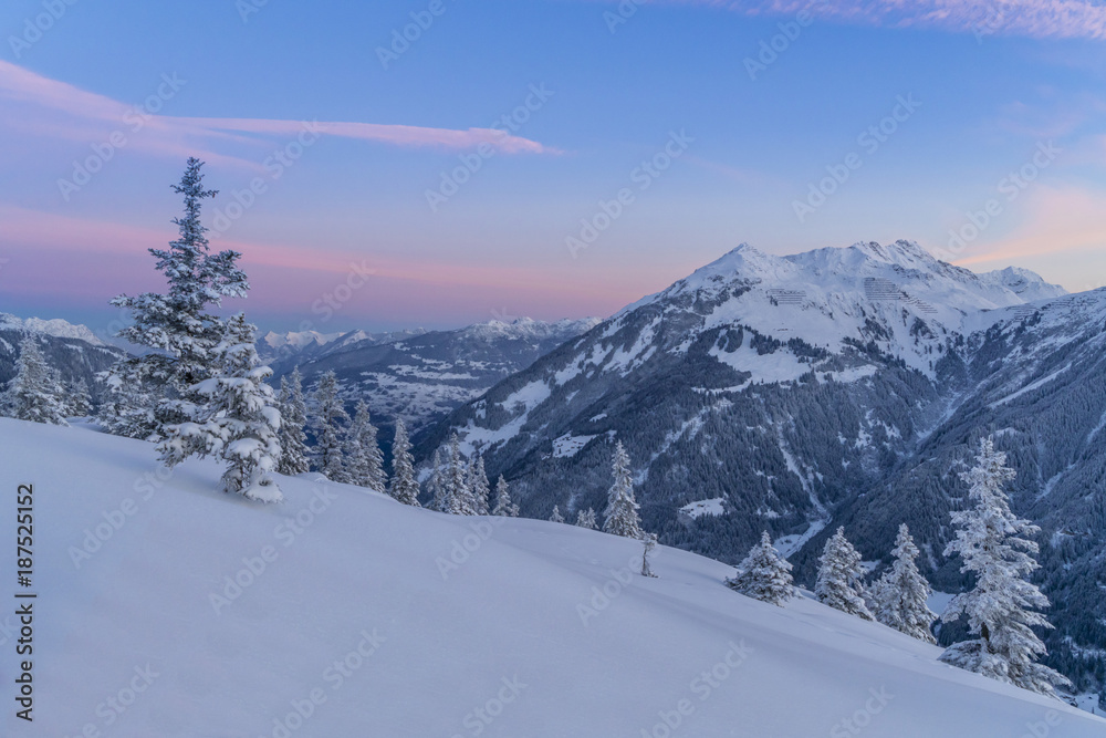 Verschneite Winterlandschaft in den Alpen