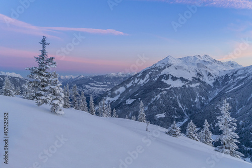 Verschneite Winterlandschaft in den Alpen © Netzer Johannes