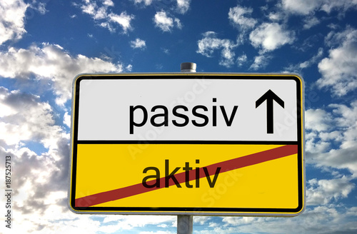 passiv vs aktiv Schild photo