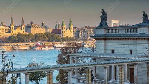 Tableau sur toile View on Varkert Bazar in Budapest