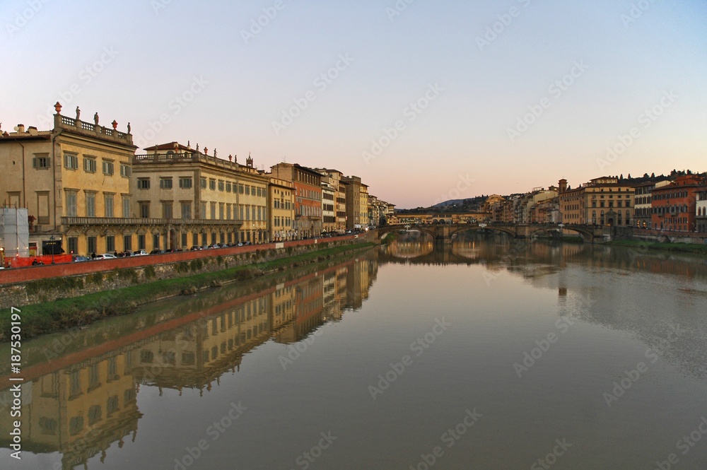 Firenze, tramonto sull'Arno