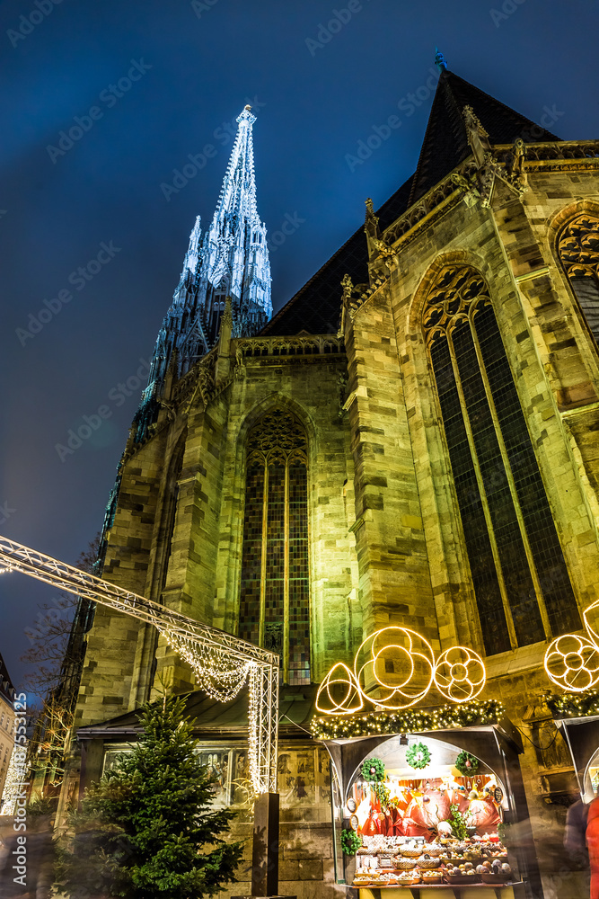 Fototapeta premium St. Stephen's Cathedral.in Vienna in Christmas time