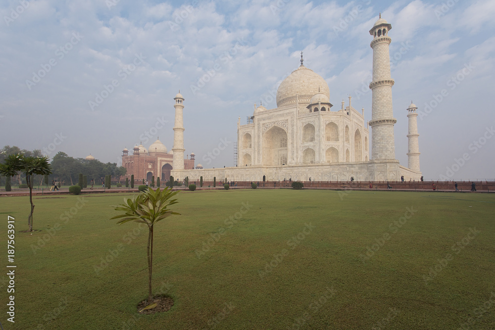 Landscape around Taj Mahal 