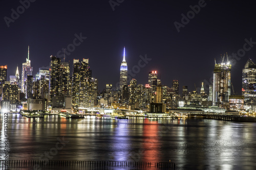 Fototapeta Naklejka Na Ścianę i Meble -  NYC skyline night reflections