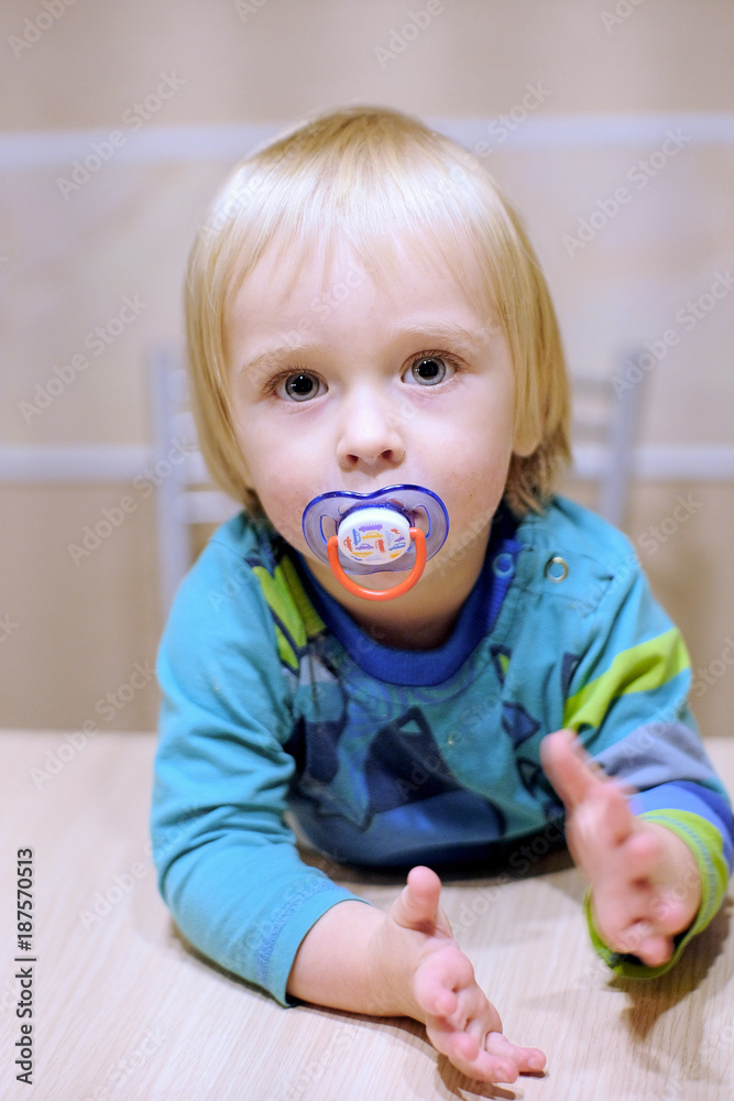 Fototapeta premium cute baby at the table