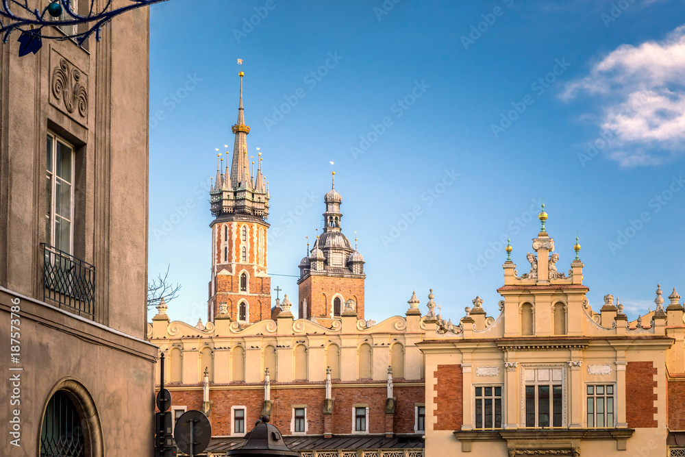 Obraz premium The Cloth Hall on the main market square in Krakow, Poland.