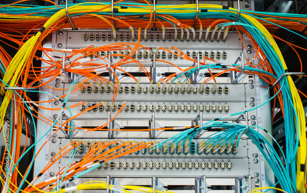 Fiber optic light waveguide on a switch in the Data Center