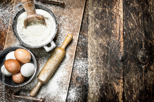 Flour with fresh eggs.