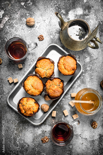 Honey muffins with fragrant tea.