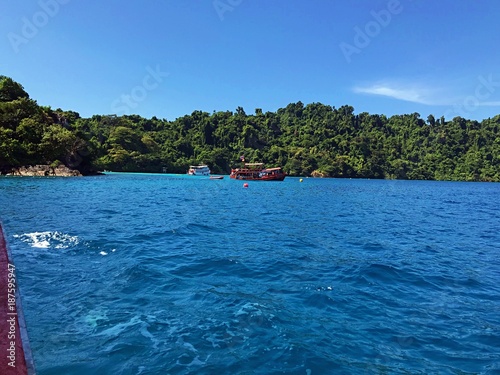 The island and the ship near snorkeling area, Koh Chang, Trat, Thialand © Paphinvich