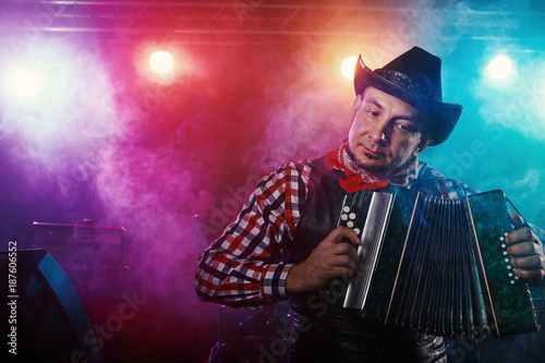 The actor plays the accordion. photo