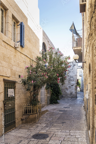 Fototapeta Naklejka Na Ścianę i Meble -  old town cobbled street in ancient jerusalem city israel