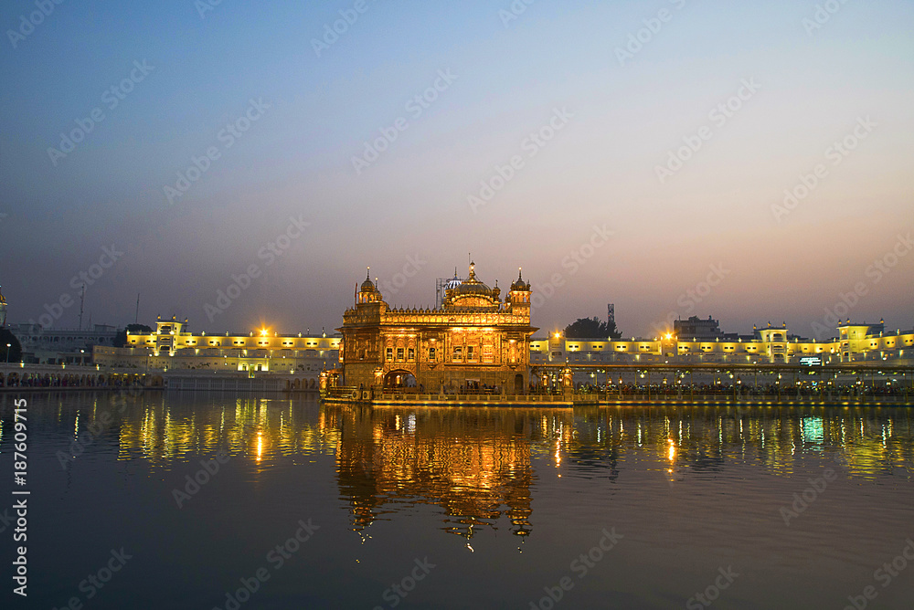 Fototapeta premium Every sparkle is a golden blessing, The Golden Temple