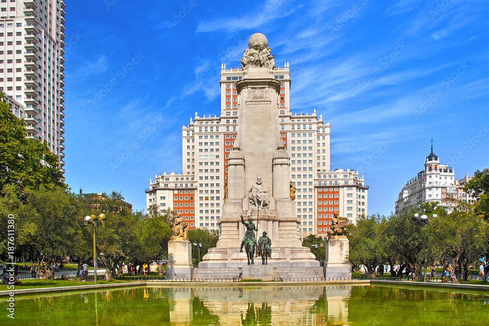 Monumento a Cervantes, Plaza de España Madrid