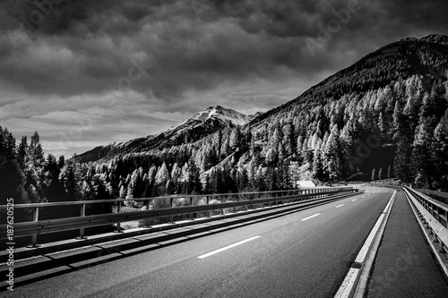 Straße in der Schweiz