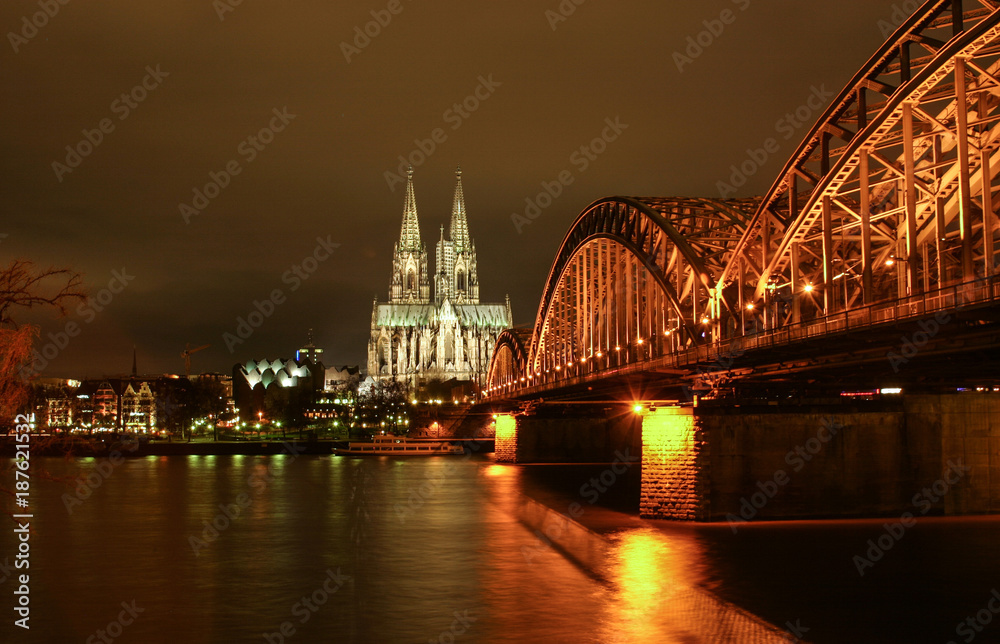 Fototapeta premium Köln bei Nacht