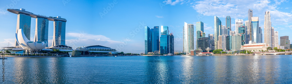 skyline of singapore at the marina bay - obrazy, fototapety, plakaty 
