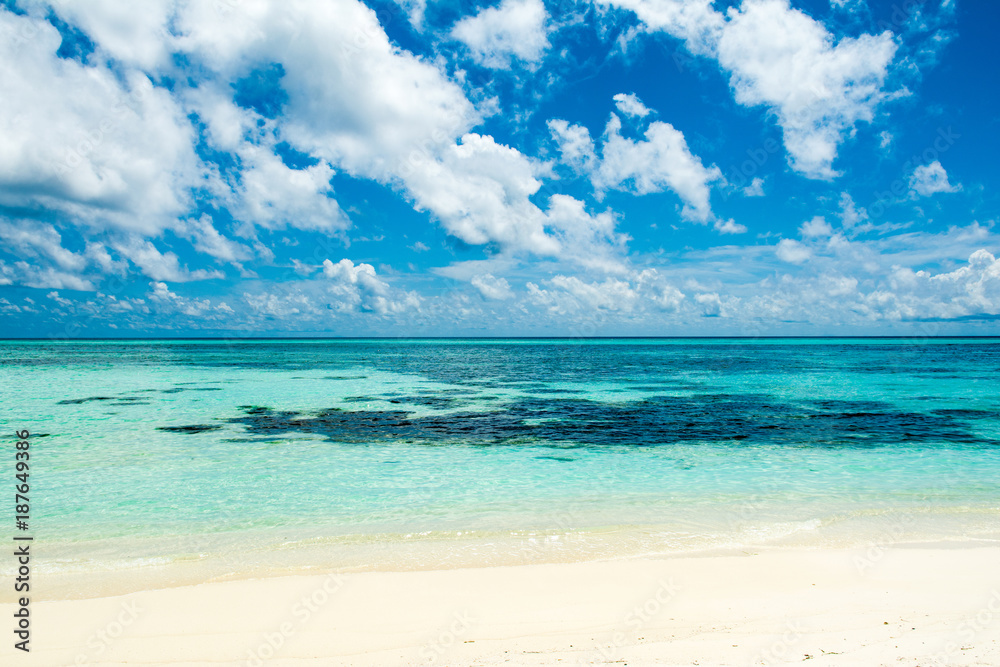 Beautiful landscape of clear turquoise Indian ocean, Maldives islands Beautiful landscape of clear turquoise Indian ocean, Maldives islands