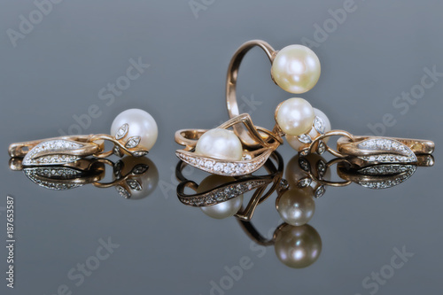 Gift set of gold jewelry with pearls