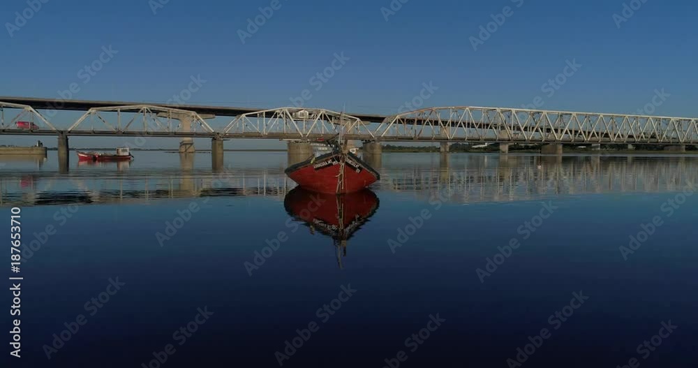 Botes en el río