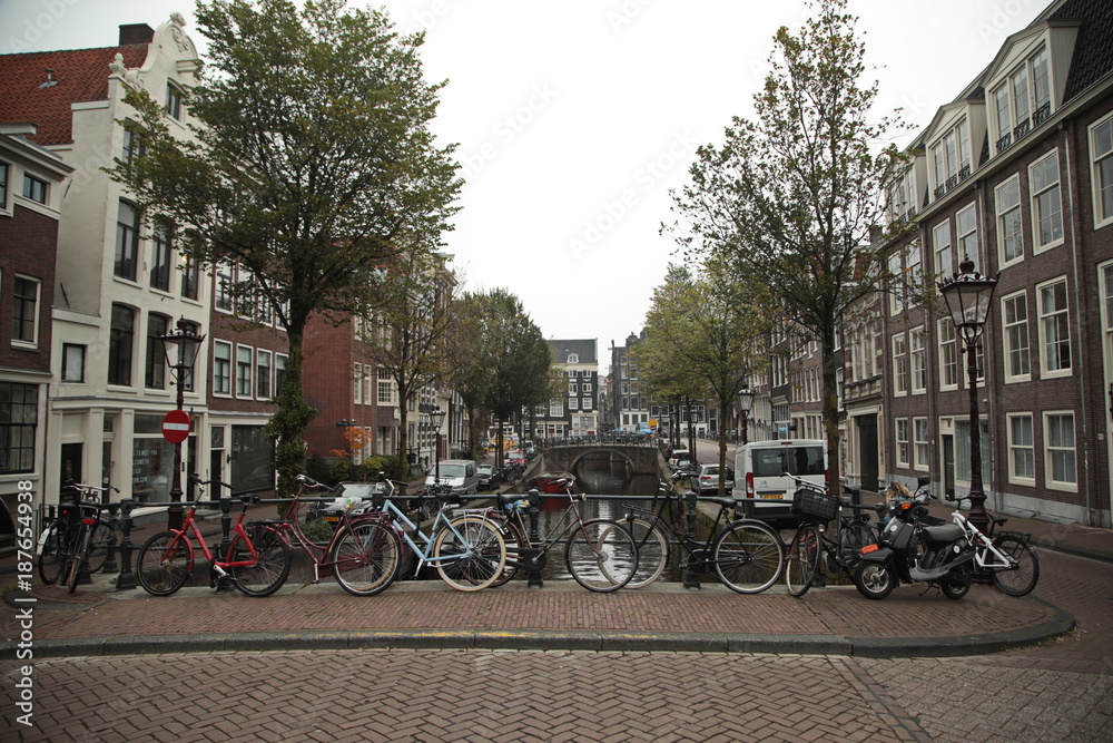 Fototapeta premium Ulice i kanały Amsterdamu