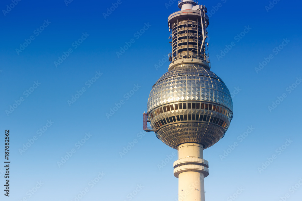 Berlin Fernsehturm blauer Himmel Textfreiraum Deutschland Berlin Fernsehturm blauer Himmel Textfreiraum Deutschland