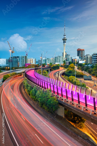 Obraz na płótnie Auckland. Cityscape image of Auckland skyline, New Zealand at dawn. w salonie