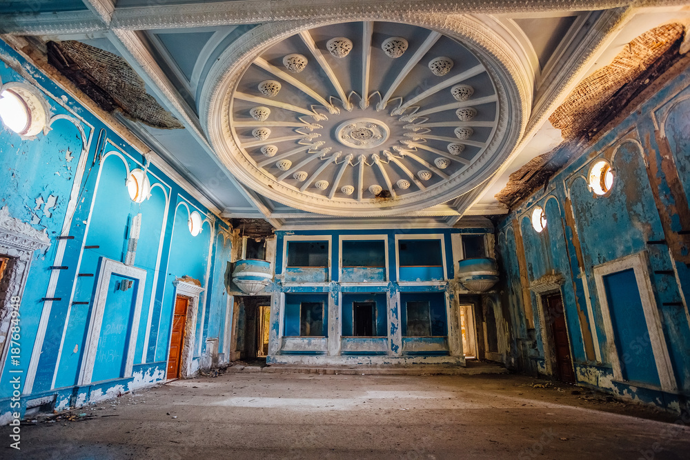 Obraz premium Old abandoned winter theater, Gagra, Abkhazia