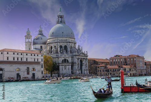 Fototapeta Naklejka Na Ścianę i Meble -  Gondolier and Boats at Venice Church