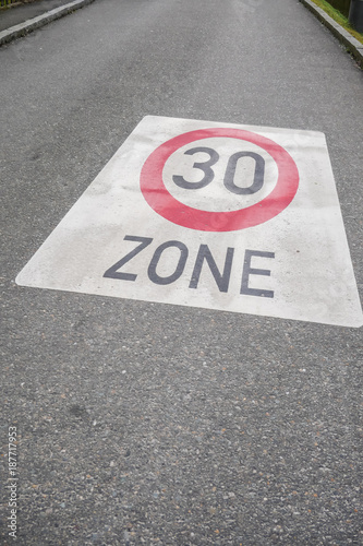 30er Zone Schild © Animaflora PicsStock