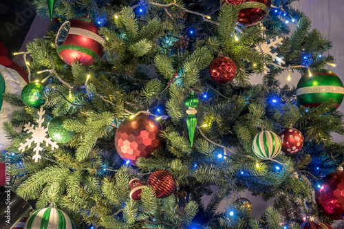 クリスマスツリーの電飾と飾り１