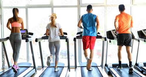 Picture of people running on treadmill in gym