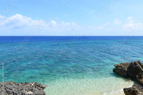 沖縄の美しい海と空 © Liza5450