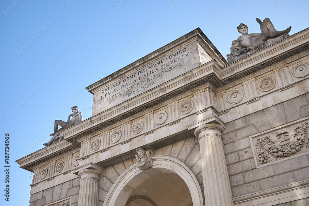 Obraz premium Milan, Italy - December 17, 2017 : 'Porta Garibaldi' arch