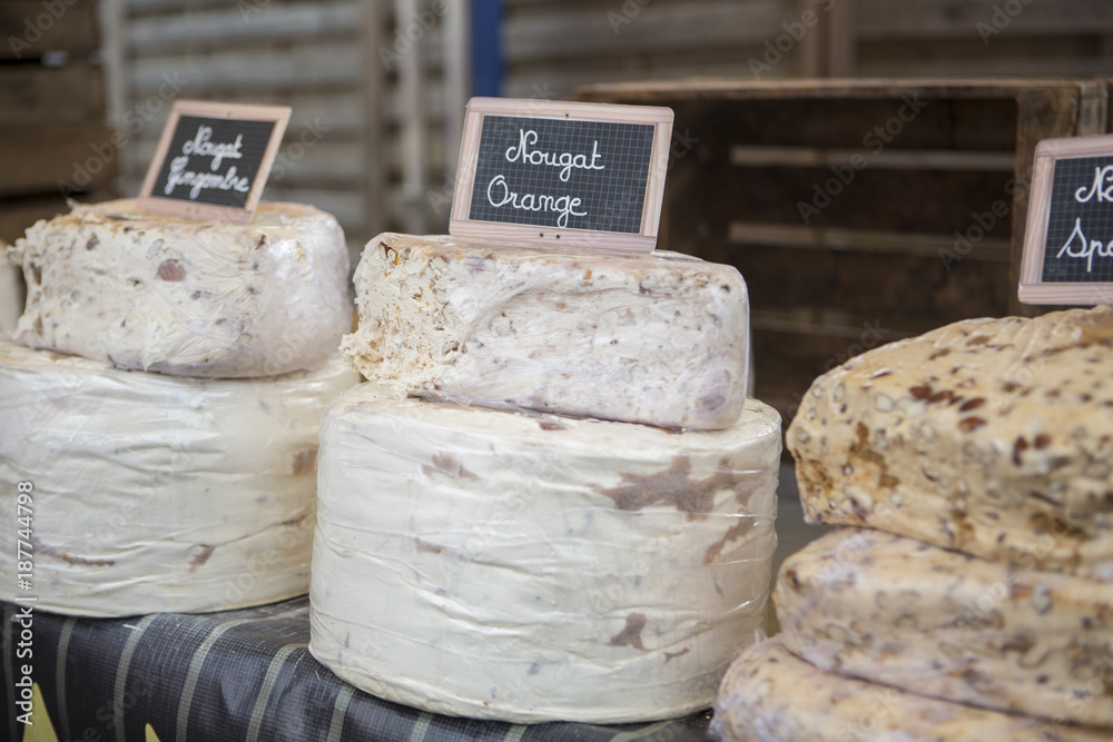 Markt, Marktstand mit Nougat, Wochenmarkt Markt, Marktstand mit Nougat, Wochenmarkt