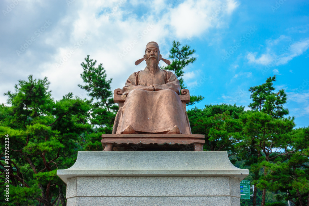 Jeong Do-jeon statue in Dodamsambong park