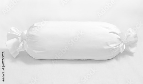 Obraz na płótnie White roll cylinder pillow isolated w salonie