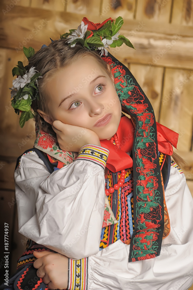 Polish girl in national costume Krakow - obrazy, fototapety, plakaty 