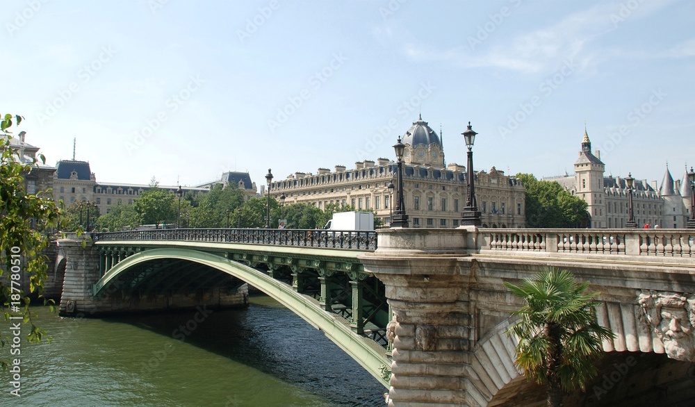 Puente en París, Francia