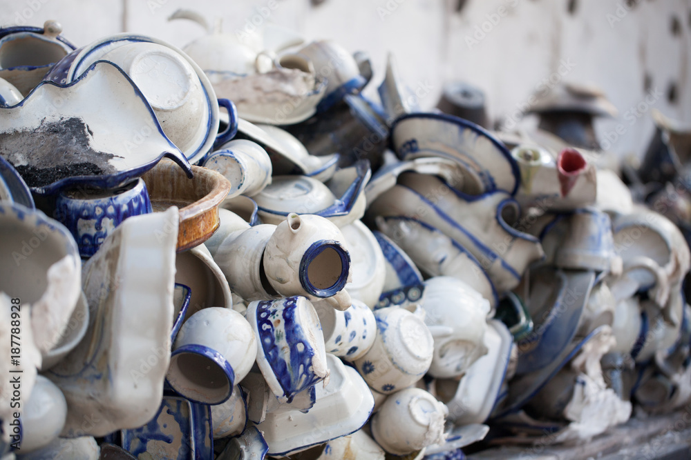 Boleslawiec ceramics - destroyed ceramics - art